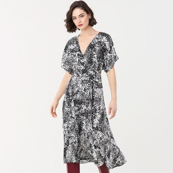 Diane Von Furstenberg Dresses & Skirts - DVF Kelsey 100% Silk Midi Wrap Dress XXS